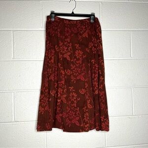 < Vintage Nomadic Traders A-Line Skirt in Deep Red Floral >
